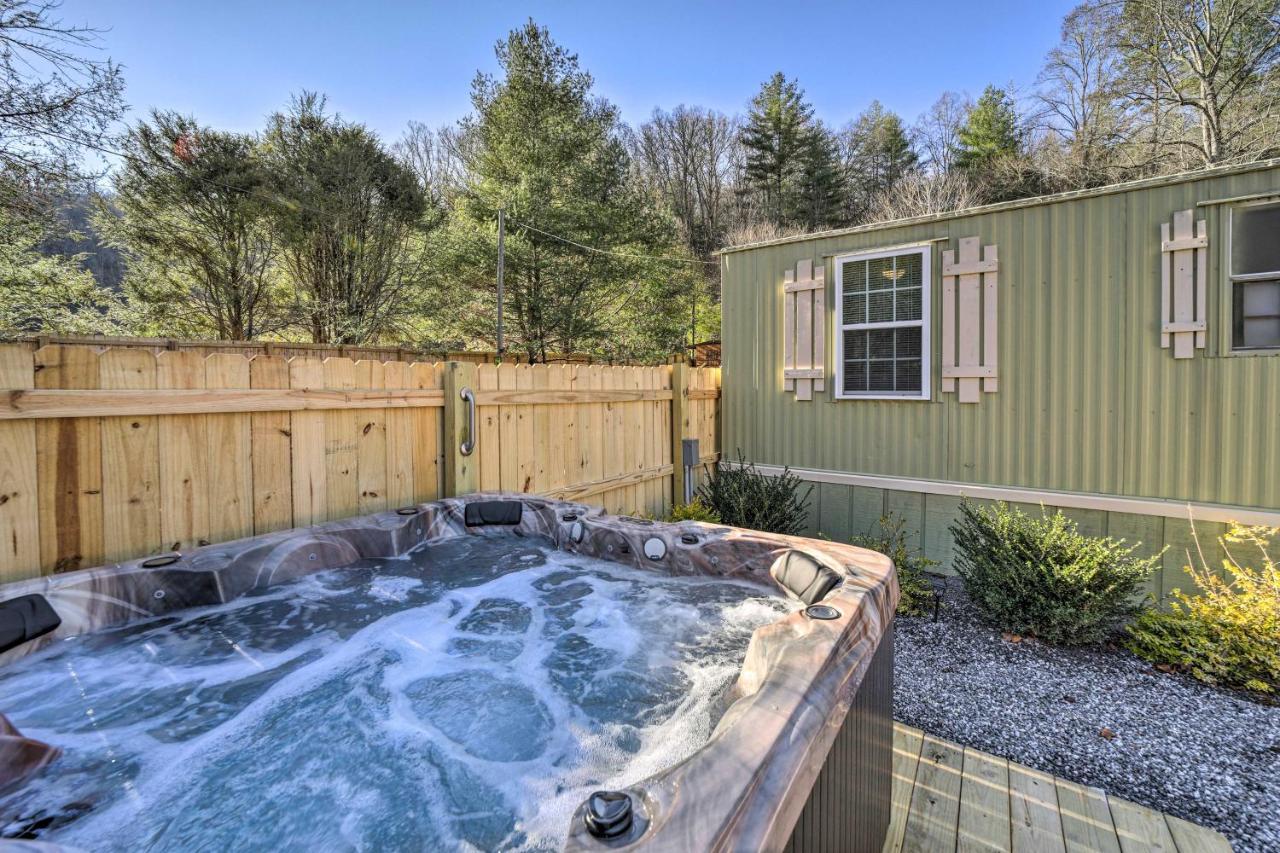 Smoky Mountain Vacation Rental With Hot Tub And Kayaks Whittier ภายนอก รูปภาพ